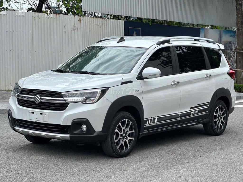 Suzuki XL7 2022 белый автомат, отличное состояние