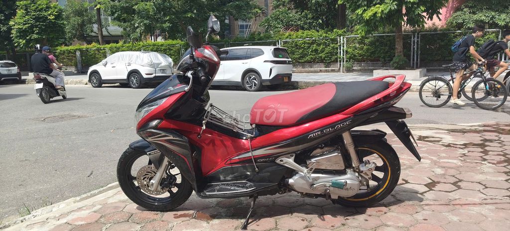 Honda Air Blade 2011 красно-черный