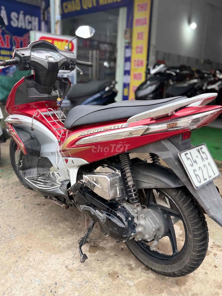 Honda Air Blade FI 209 BSTP красивая и тихая