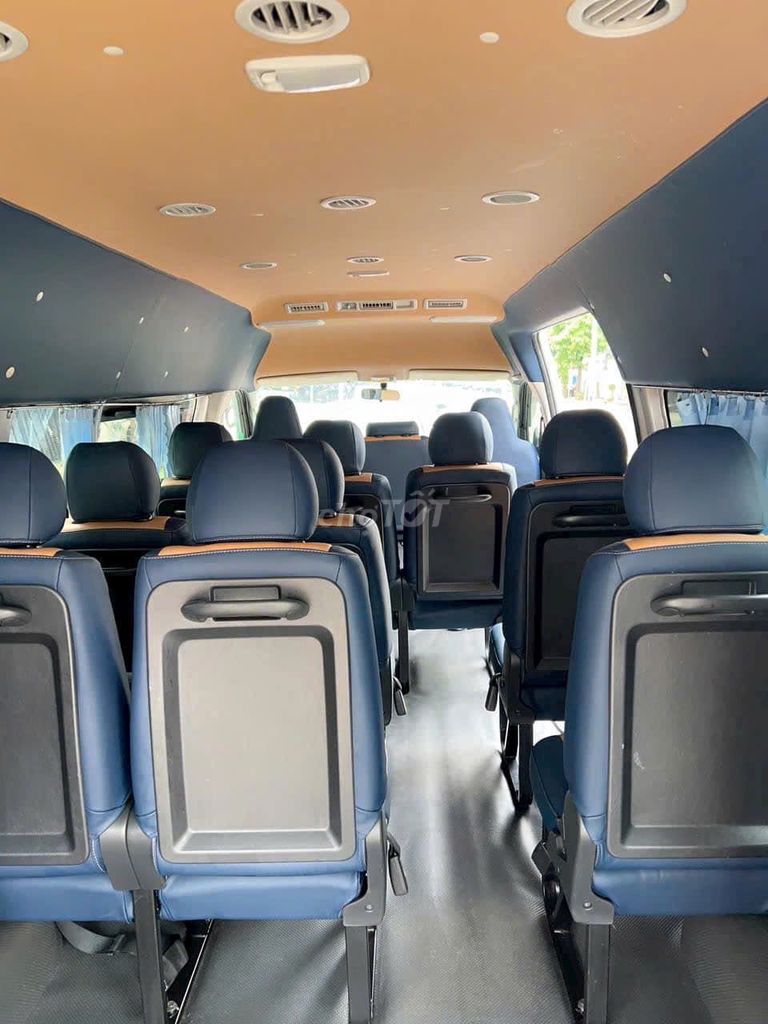 Toyota Hiace 16 chỗ 2017 xám bạc số sàn đẹp. Mua bán Ô tô tại Quận Gò Vấp Tp Hồ Chí Minh được đăng bởi Quang hình 5