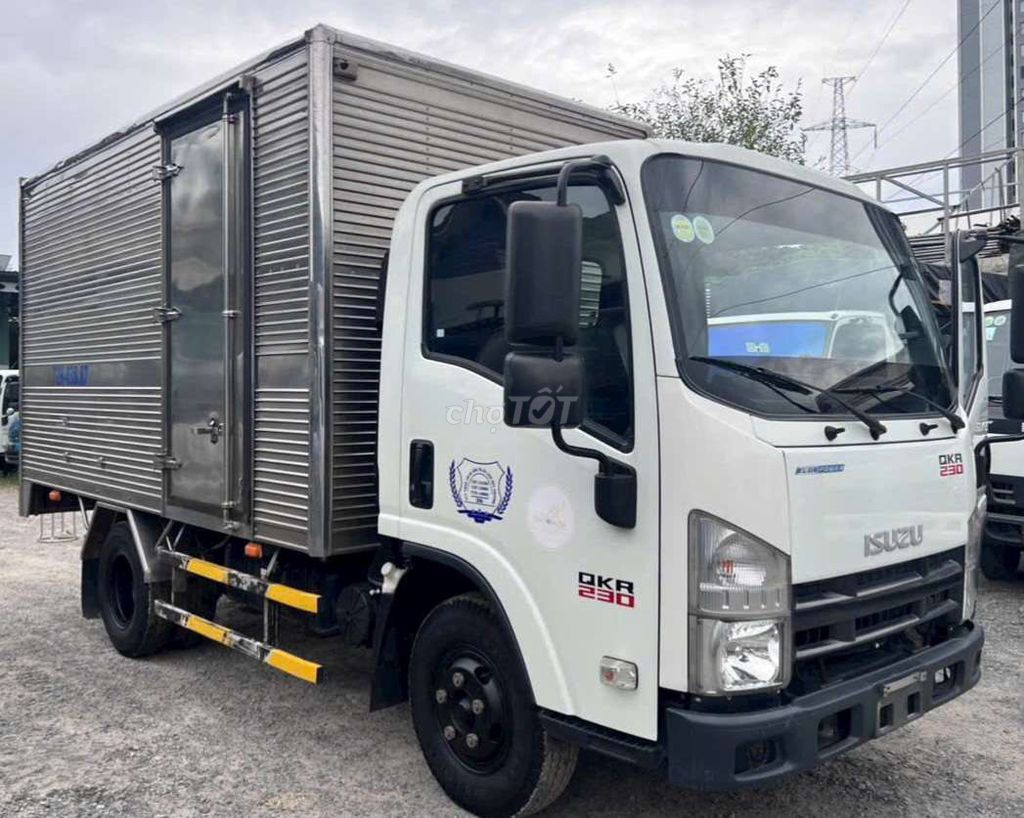 Bán gấp isuzu 2.3 tấn đời 2022 thùng kín 3m6. Mua bán Xe tải, xe ben tại Thành phố Thuận An Bình Dương được đăng bởi Hồ Xe Tải hình 1