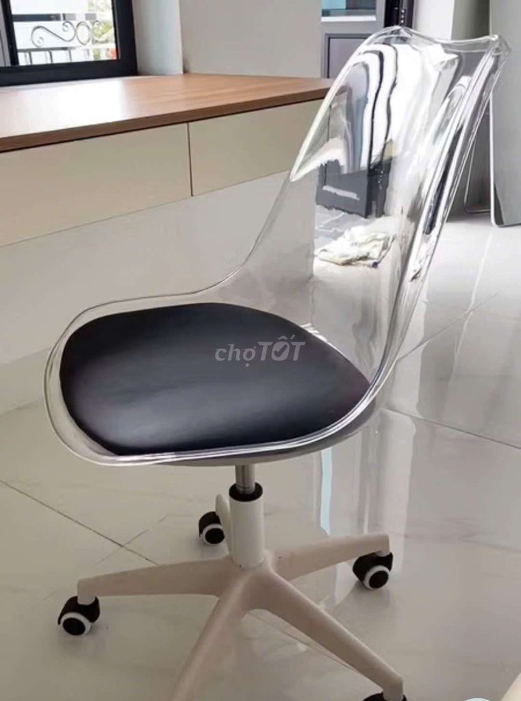 Ghế xoay nhựa trong suốt đã qua sử dụng. Mua bán Bàn ghế tại Thành phố Biên Hòa Đồng Nai được đăng bởi Đức Phúc hình 1