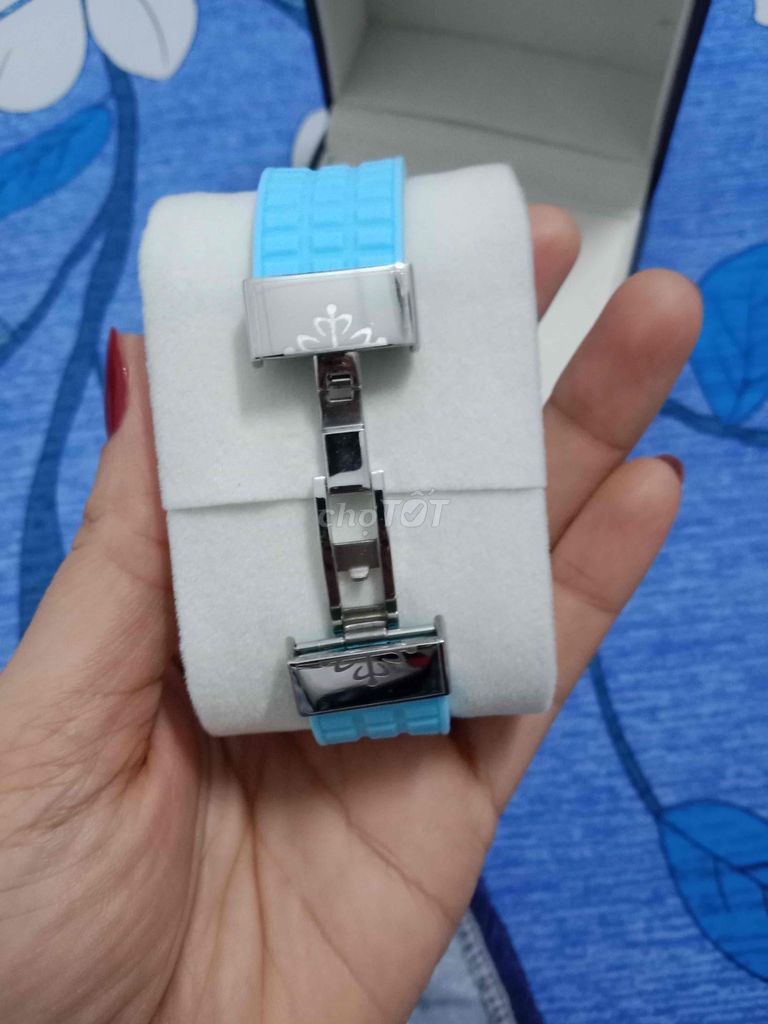 Đồng hồ còn mới trong hộp