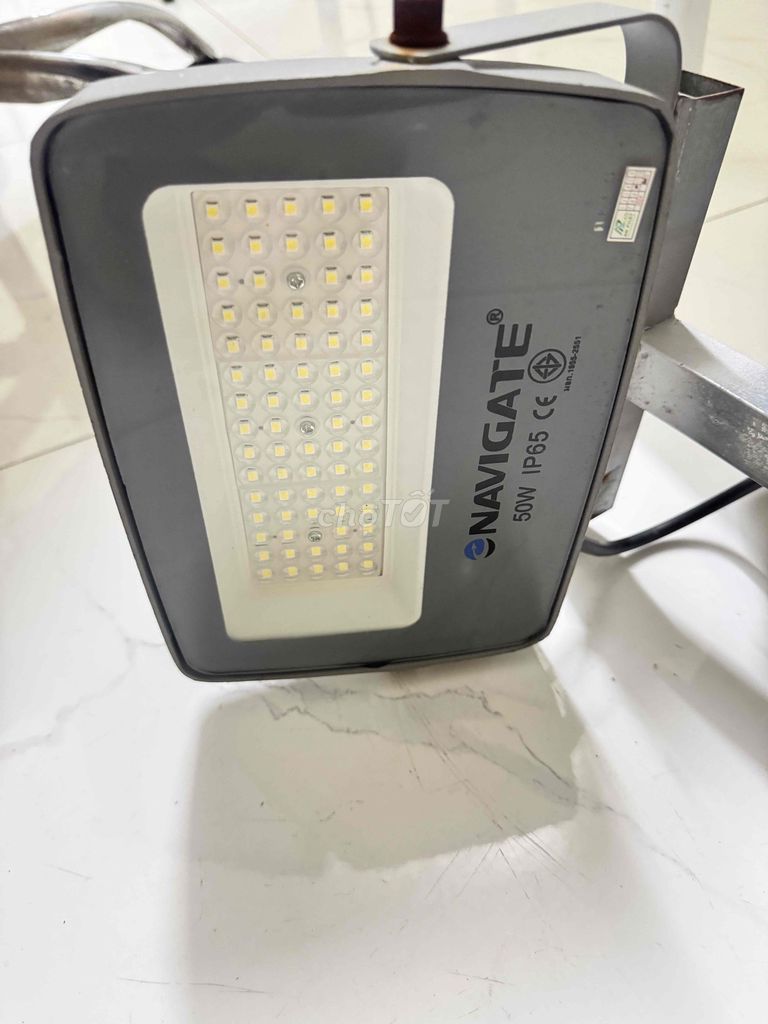 Đèn pha LED. Mua bán Đèn tại Thành phố Biên Hòa Đồng Nai được đăng bởi Vi Dương hình 1