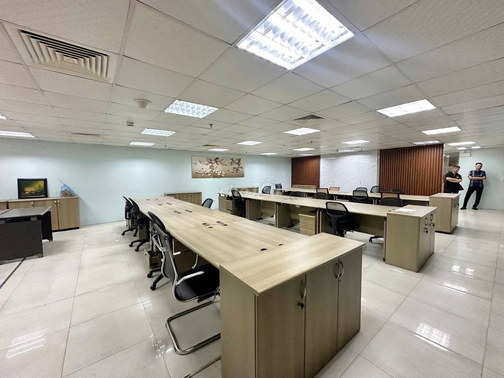 Cho thuê văn phòng 40m2 đã ngăn chia sẵn, phòng mới 100%