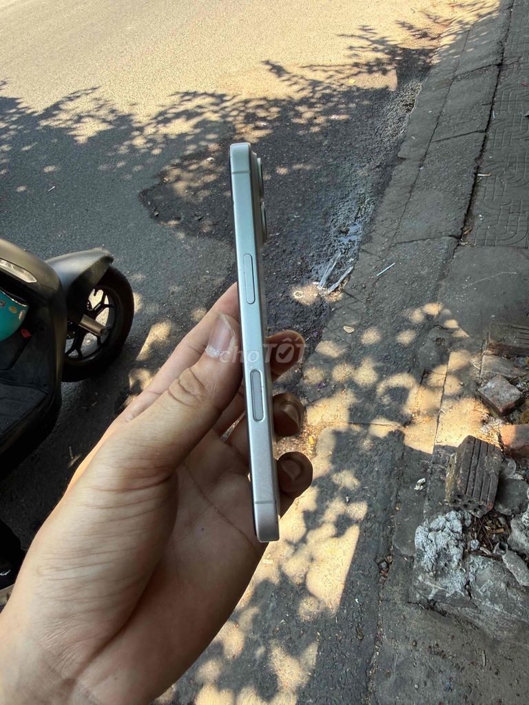 Apple iPhone 16 256GB Trắng Việt Nam. Mua bán Điện thoại tại Quận Liên Chiểu Đà Nẵng được đăng bởi Tuan Anh hình 1