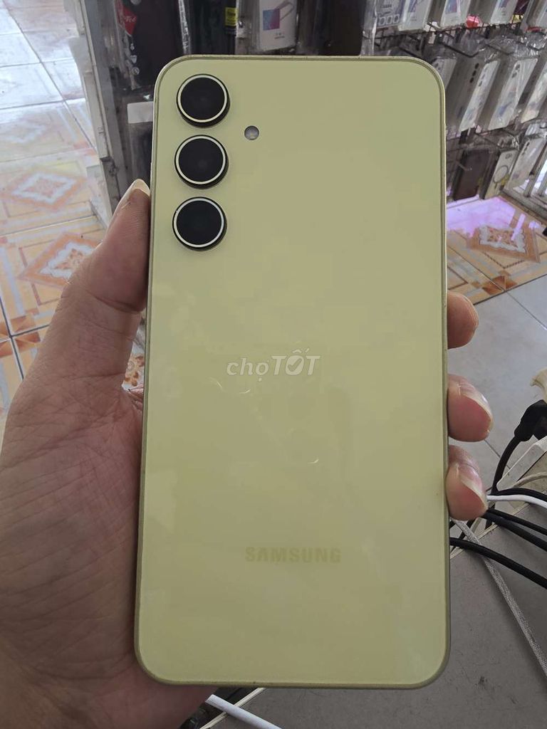 Samsung Galaxy A35 5G 8GB/128GB Vàng. Mua bán Điện thoại tại Thị xã Bến Cát Bình Dương được đăng bởi Thế giới di động văn tường hình 1