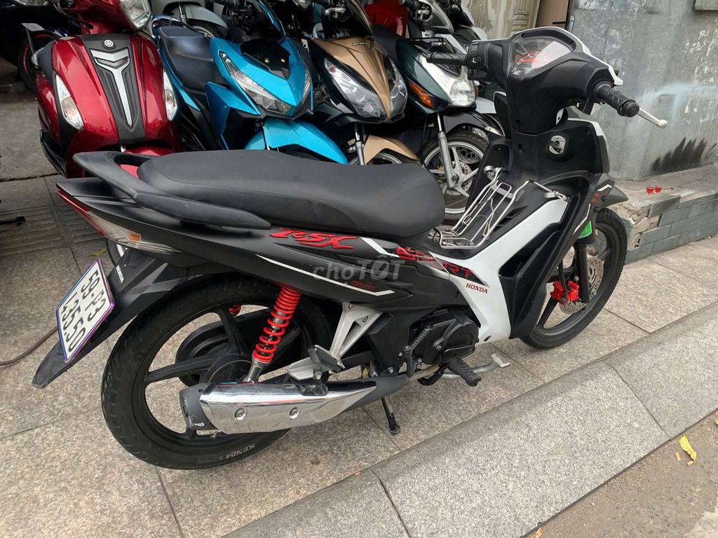 Honda Wave RSX Fi 2023 Trắng đen 90% mới. Mua bán Xe máy tại Quận Tân Phú Tp Hồ Chí Minh được đăng bởi Tuanduy hình 4