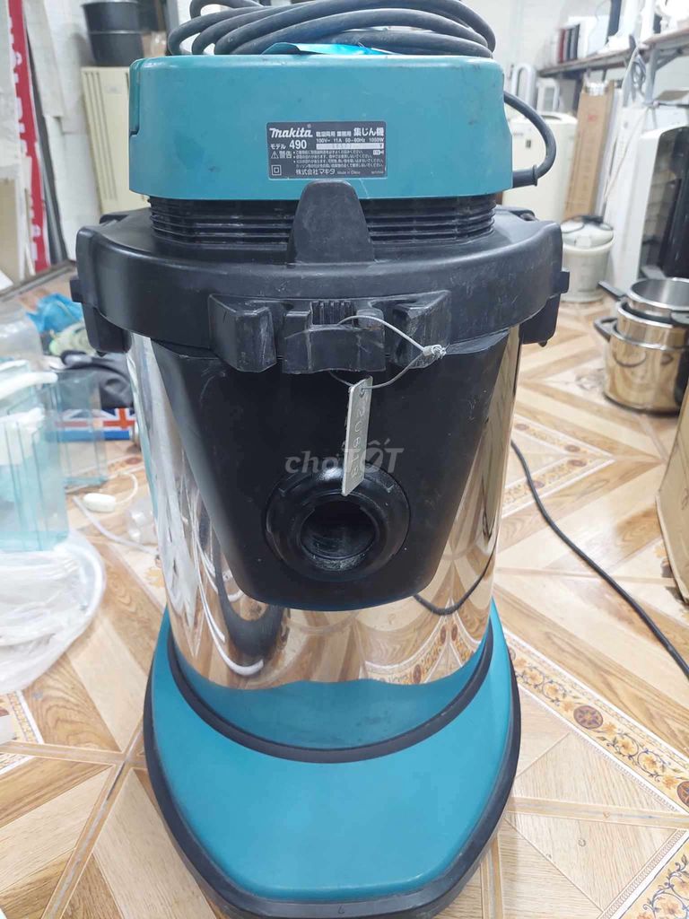 hút bụi Makita 490