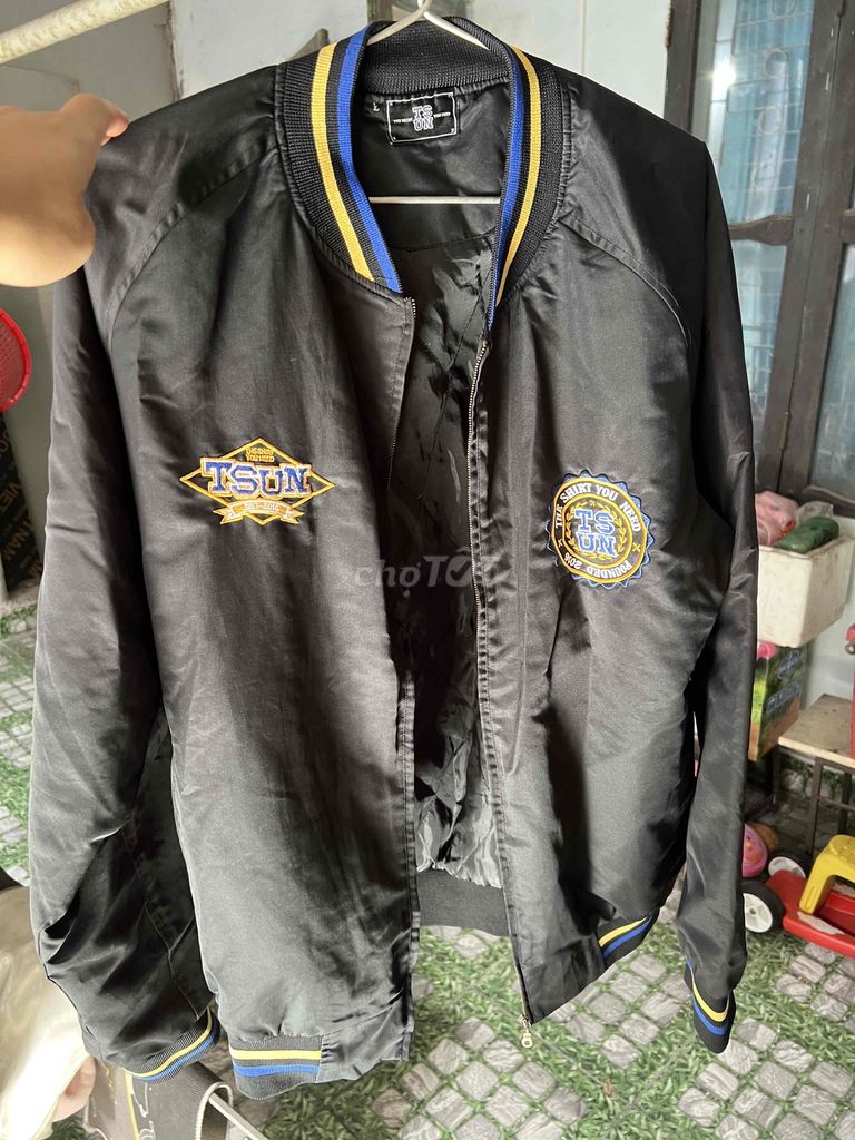 Áo khoách Bomber TSUN size L. Mua bán Quần áo tại Quận Hai Bà Trưng Hà Nội được đăng bởi Quang Vu Hong hình 1