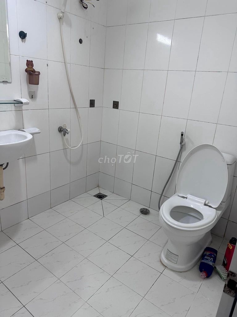 cho thuê CHCC Hoa Sen Q.11, 65m2, 2Pn, 2wc, nội thất chỉ thiếu tủ lạnh