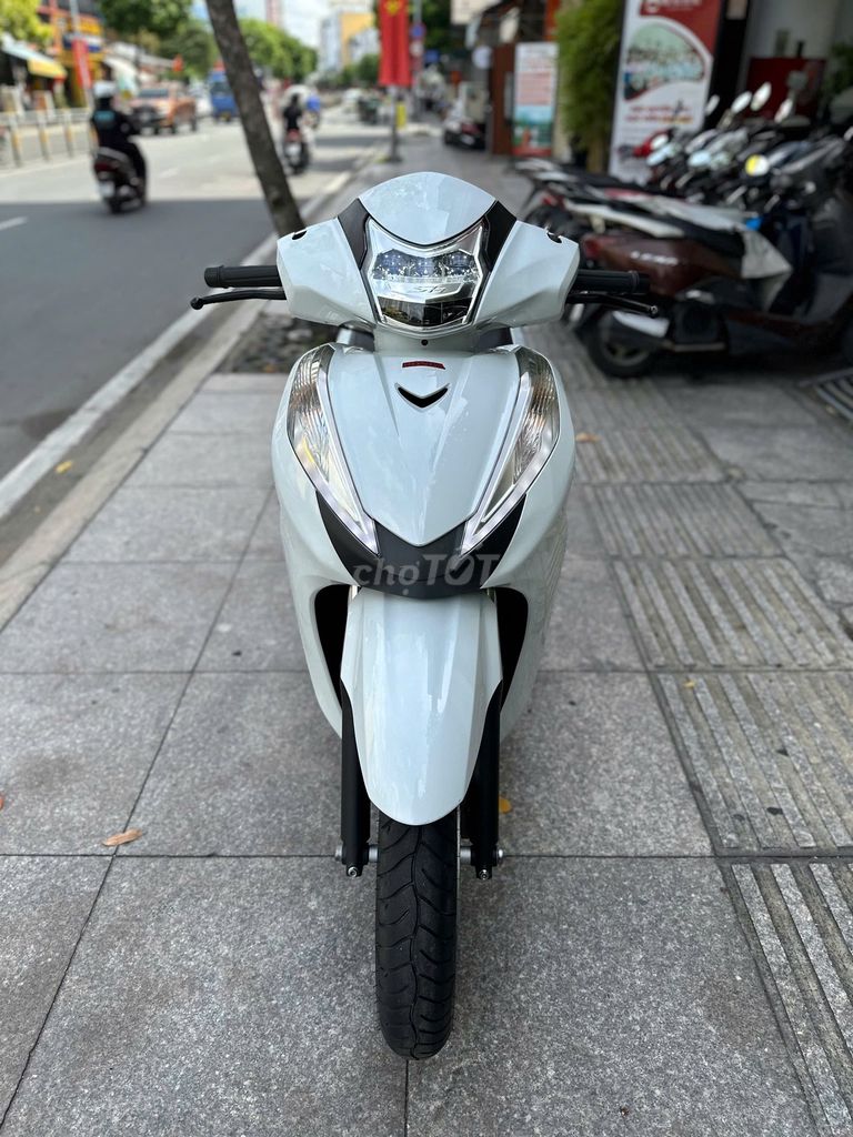 [Góp 50] sh 300i date 2017 trắng sporty, zin 100%. Mua bán Xe máy tại Quận Tân Phú Tp Hồ Chí Minh được đăng bởi VÕ MINH HẬU hình 13