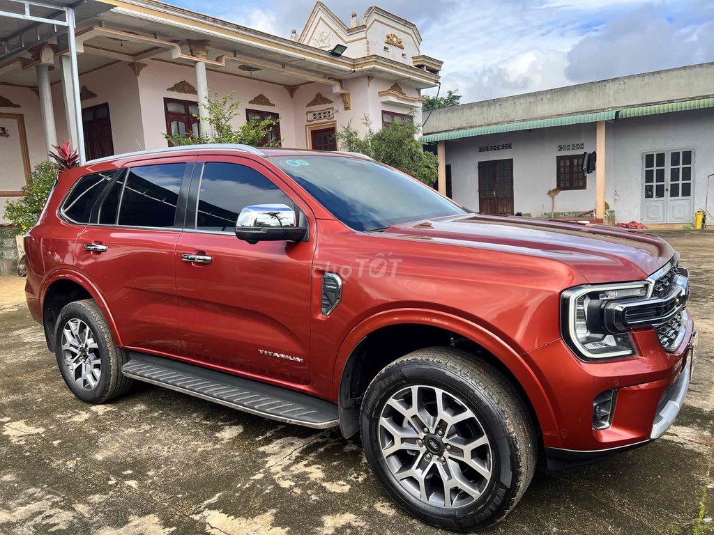 Ford Everest 2023 Titanium 2.0L 4x2 AT - 15000 km. Mua bán Ô tô tại Huyện Đức Trọng Lâm Đồng được đăng bởi Nguyễn Hường hình 1