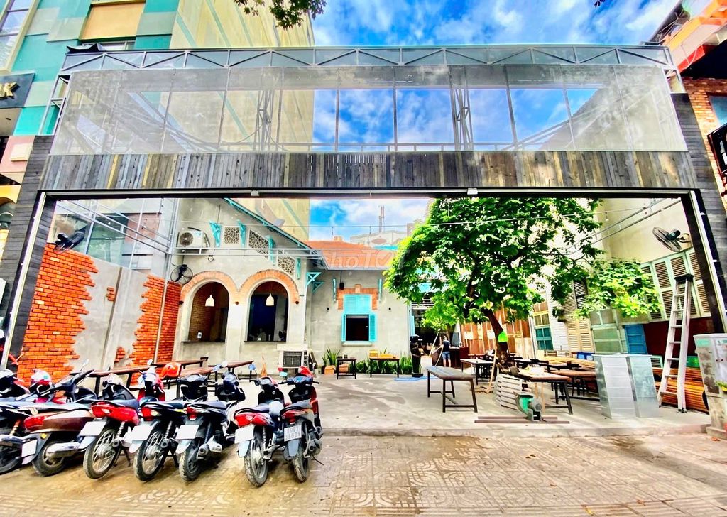 Аренда · 6 комн. · 450 м² · Quận 3, ул. Đường Phạm Ngọc Thạch
