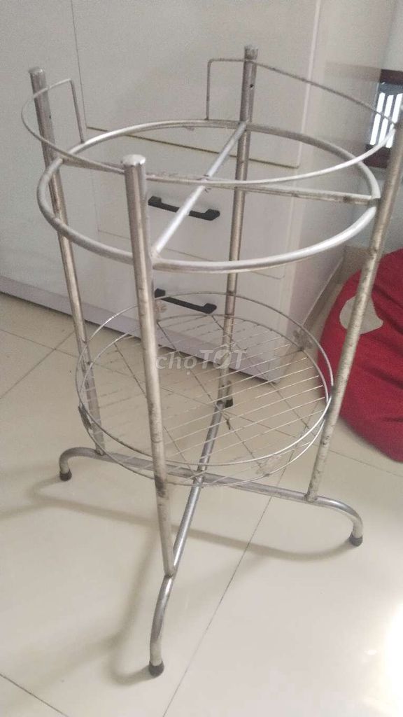 Kệ đựng bình nước Kim loại Bạc. Mua bán Tủ, kệ gia đình tại Thành phố Dĩ An Bình Dương được đăng bởi Nguyễn Việt Hùng hình 1
