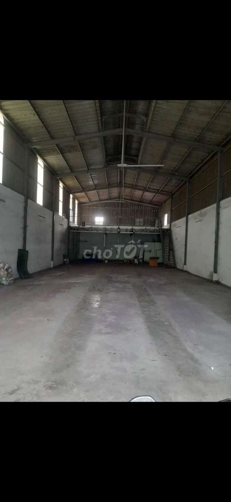 Kho,xưởng 320m² giá 22tr/t, đường phạm đăng giảng