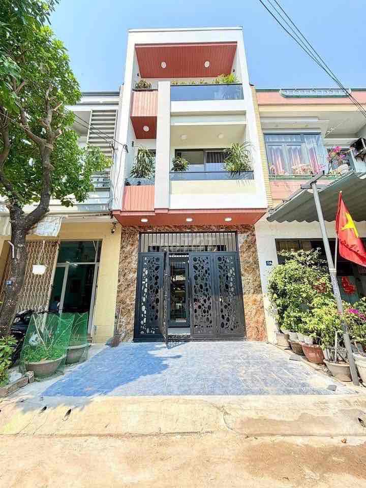 Bán Nhà 3 Tầng Đường Dương Đức Hiền - Full Nội Thất Mới 100%