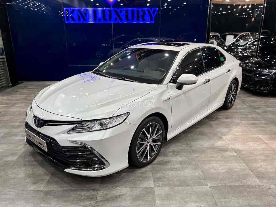 Toyota Camry 2022 2.5HV - 28000 km. Mua bán Ô tô tại Quận 7 Tp Hồ Chí Minh được đăng bởi Lê Văn Út hình 2
