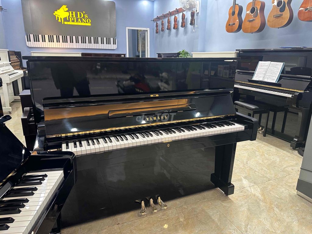 Giảm giá mùa noel, yamaha u1f mới 99%