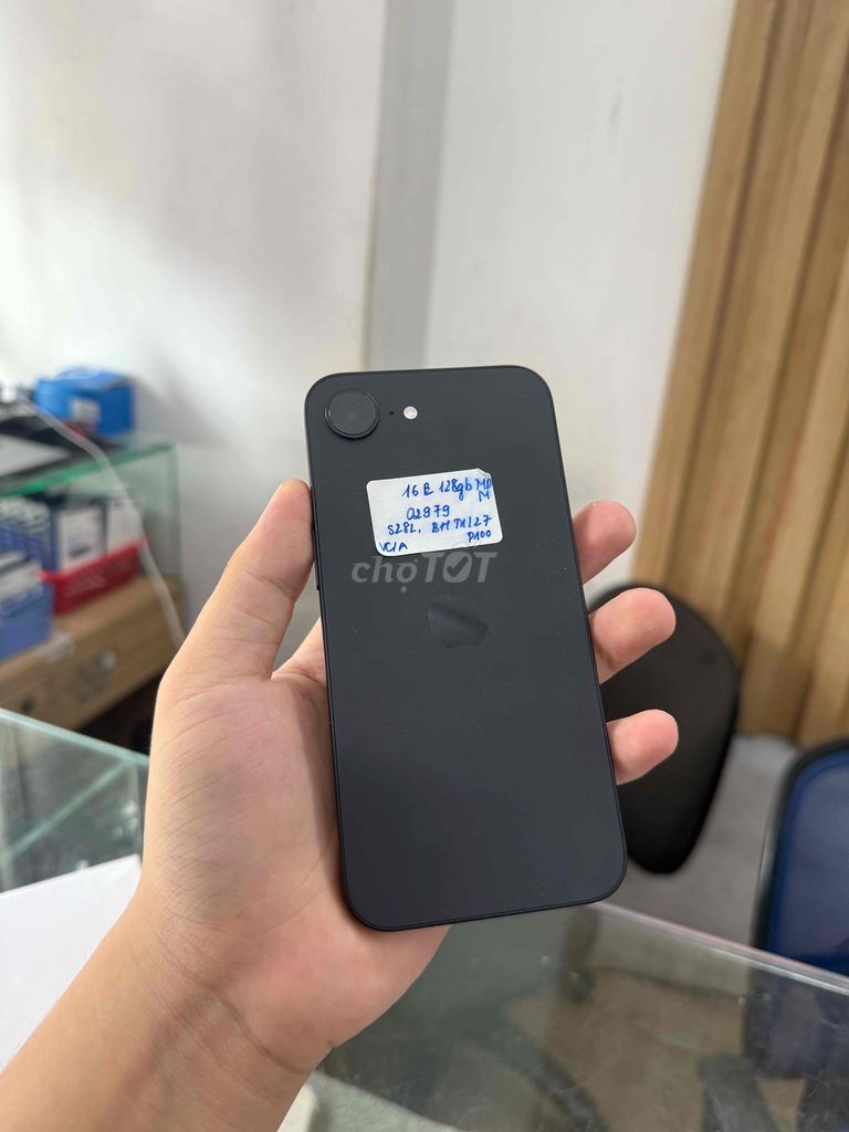 Apple iPhone 16e 128GB Đen Quốc tế Đã sử dụng. Mua bán Điện thoại tại Quận Đống Đa Hà Nội được đăng bởi Hoàng quân store hình 1