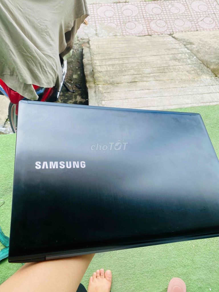 Samsung 570Z5E/570Z4E i7 12GB Đen Like New. Mua bán Laptop tại Quận 7 Tp Hồ Chí Minh được đăng bởi Vuduythang hình 1