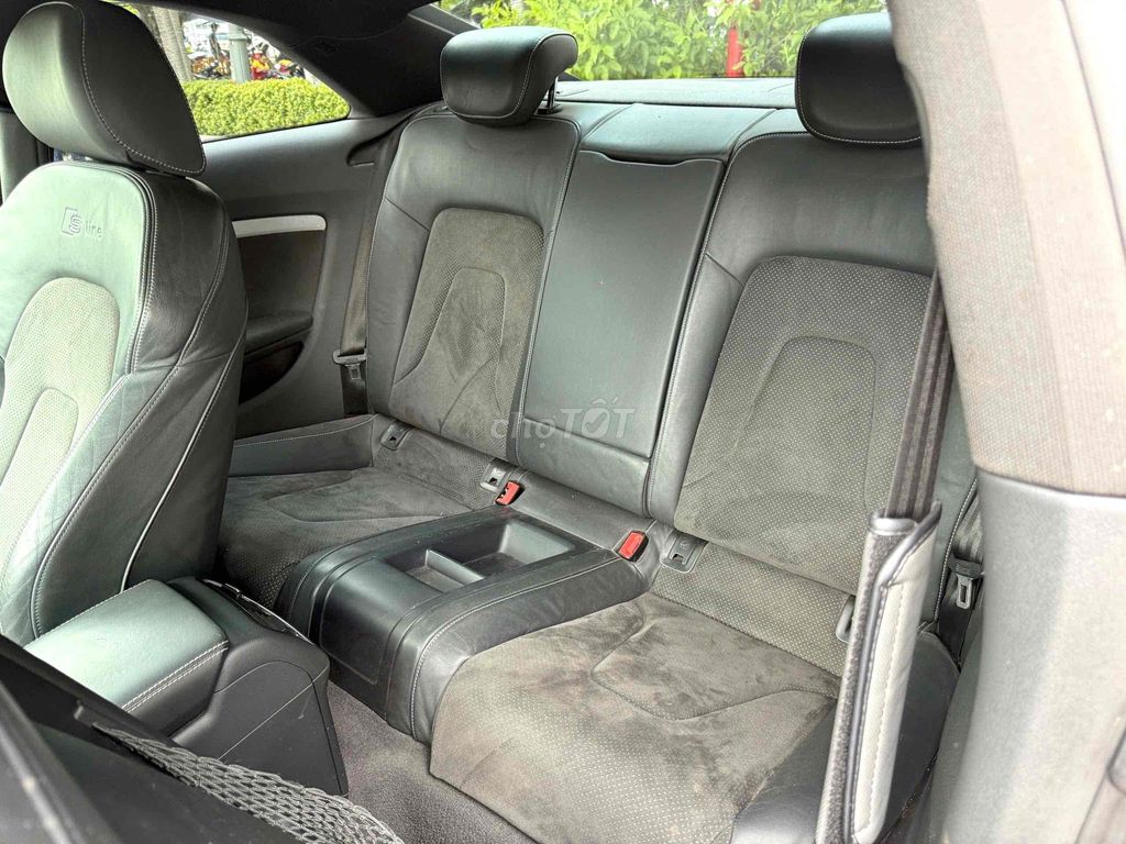 Audi A5 2009 2.0T S-line Quattro - 72000 km