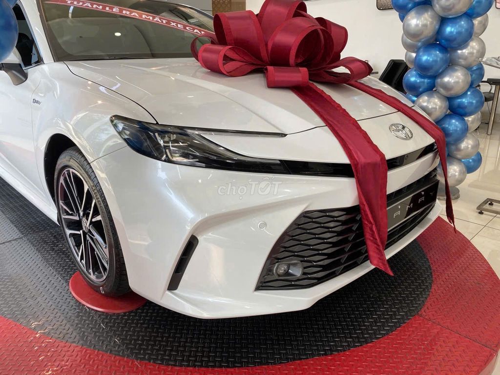 Гибридный белый бензиновый электрический гибрид Toyota Camry 2.5 HYBRID