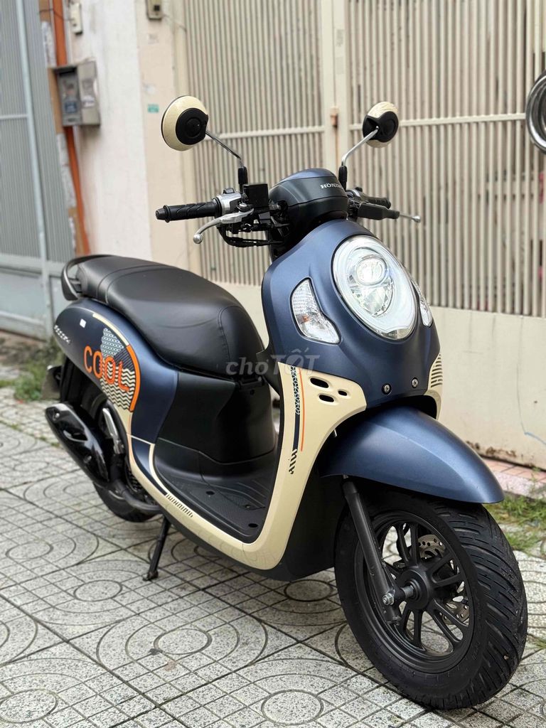 Владелец кремово-зеленого BSTP Honda Scoopy 110cc 2022