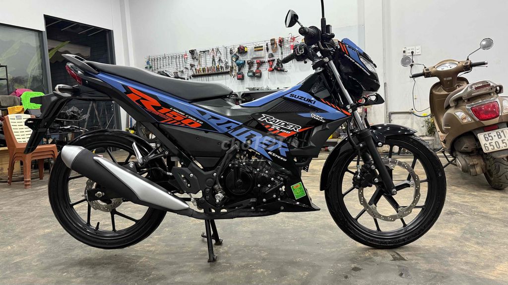 RAIDER 150 CỌP LĂN BÁNH 6000KM BAO ZIN. Mua bán Xe máy tại Thành phố Long Khánh Đồng Nai được đăng bởi Cửa Hàng Xe Máy Cũ Thành Phát Đồng Nai hình 7