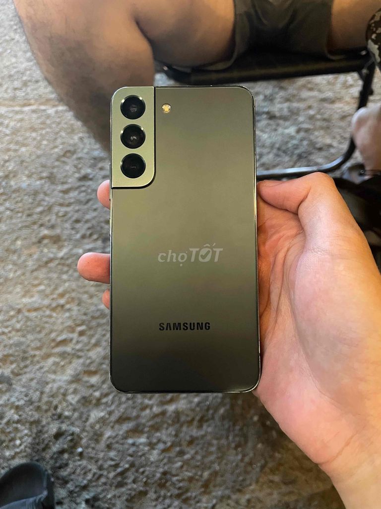 Em cần bán Samsung S22 8/128gb