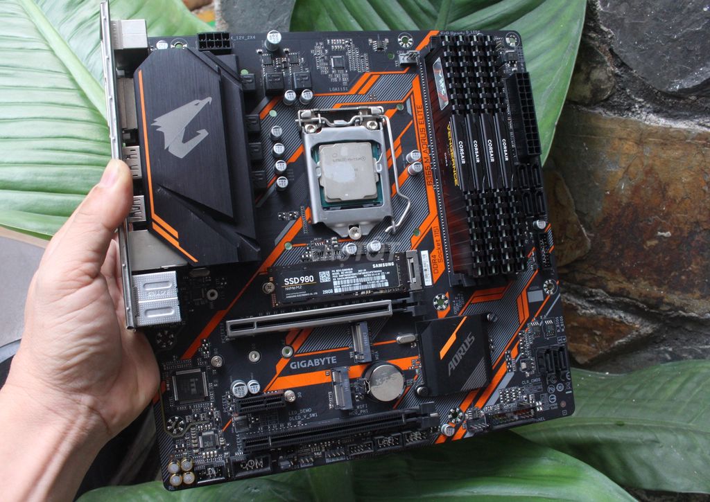 Combo GIGABYTE B365M Aorus Elite +Corsair LPX 32Gb