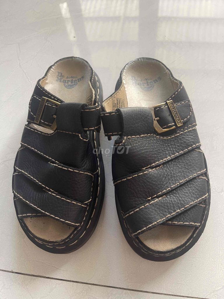 Dép Dr. Martens Đen Unisex Da 40. Mua bán Giày dép tại Huyện Hóc Môn Tp Hồ Chí Minh được đăng bởi Xe ôm chơi gà hình 1