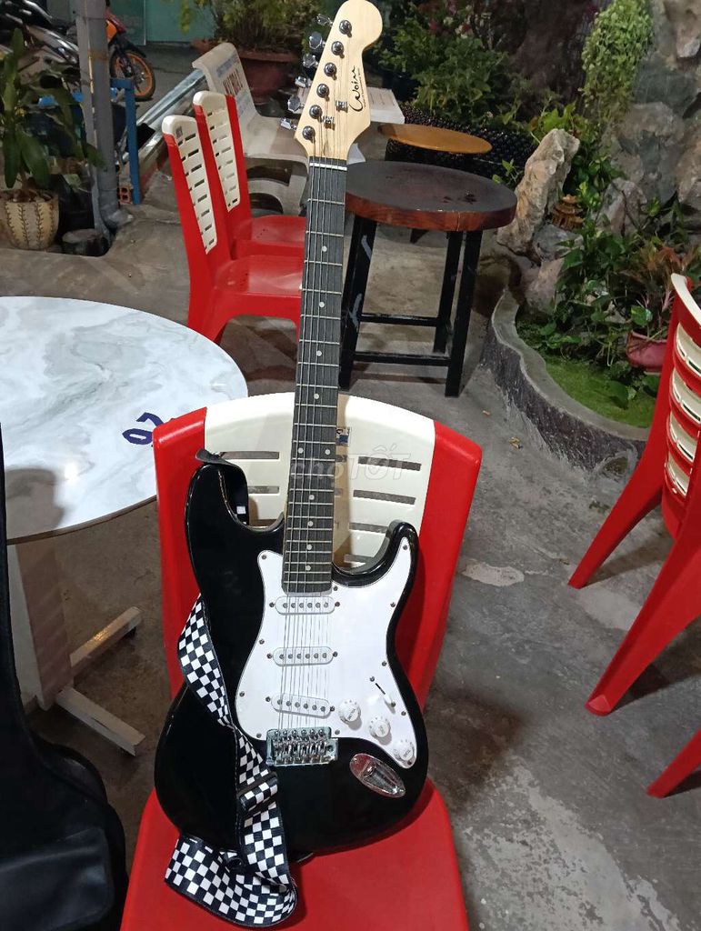 Đàn guitar điện Calibra Đen. Mua bán Nhạc cụ tại Quận Ninh Kiều Cần Thơ được đăng bởi Xuyen Manh hình 1