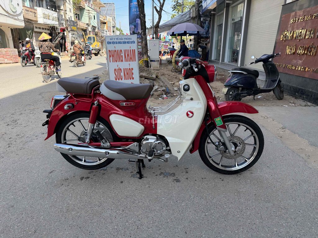 Honda SuperCub 125 sx 2023 màu đỏ bỏ mẫu 3000km. Mua bán Xe máy tại Quận Ngô Quyền Hải Phòng được đăng bởi Dương Vũ hình 2