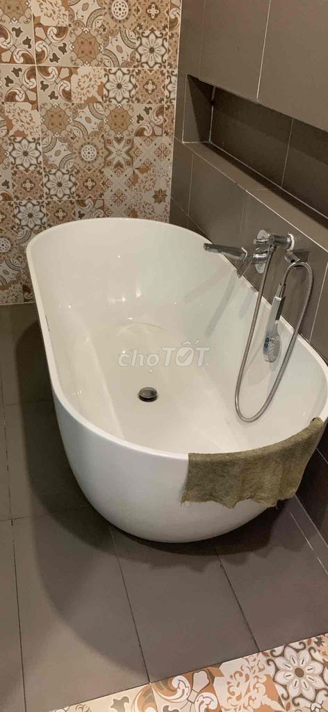 Bồn tắm nằm Trắng Gần như mới. Mua bán Thiết bị vệ sinh, nhà tắm tại Quận 8 Tp Hồ Chí Minh được đăng bởi Vuong Huu Tai hình 1