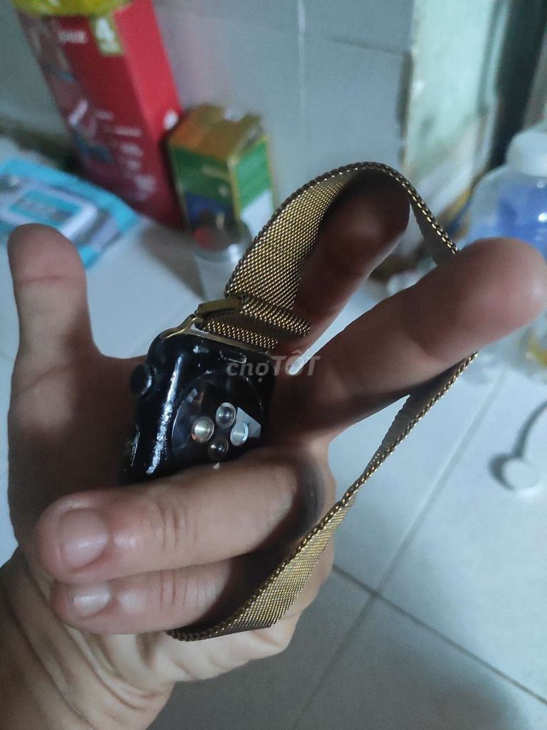 Đồng hồ thông minh Vàng đồng unisex. Mua bán Thiết bị đeo thông minh tại Quận 4 Tp Hồ Chí Minh được đăng bởi Nhi Le hình 1