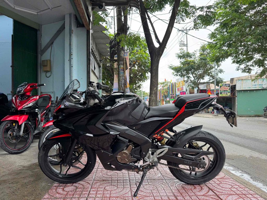 Kawasaki Bajaj RS200 2016 Đen Đỏ BSTP. Mua bán Xe máy tại Huyện Bình Chánh Tp Hồ Chí Minh được đăng bởi Phong Vũ hình 2
