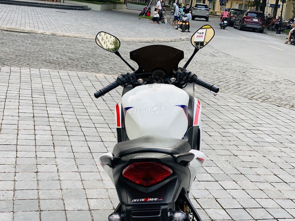 HONDA CBR 150 TRẮNG NHẬP THÁI MÁY ZIN CHÍNH CHỦ. Mua bán Xe máy tại Quận Cầu Giấy Hà Nội được đăng bởi Đạt Bùi hình 4
