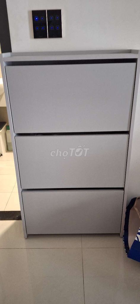 Tủ giày gỗ xám 1m2x65cm. Mua bán Tủ, kệ gia đình tại Quận 7 Tp Hồ Chí Minh được đăng bởi Brad Herdt hình 1