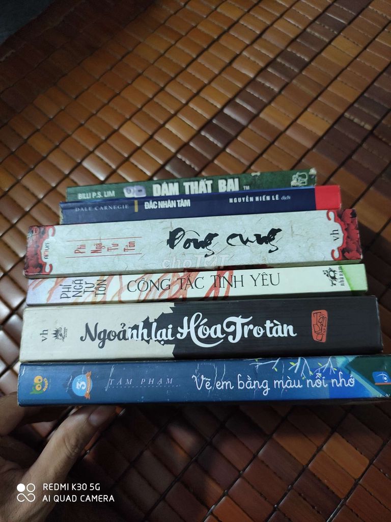 Sách cũ chật nhà cần bán