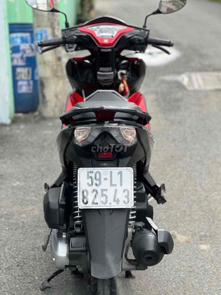 Honda Airblade Fi красно-чёрный скутер