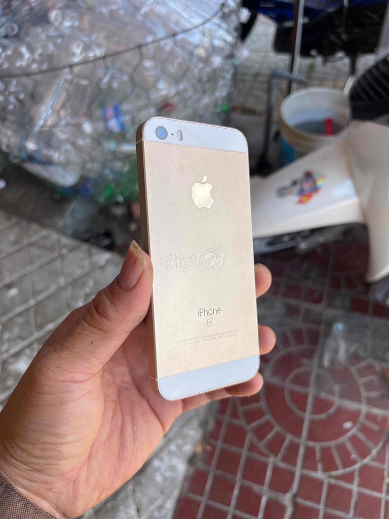iPhone SE 2016 64GB Vàng gold. Mua bán Điện thoại tại Thị xã An Khê Gia Lai được đăng bởi Vinh Huỳnh hình 1