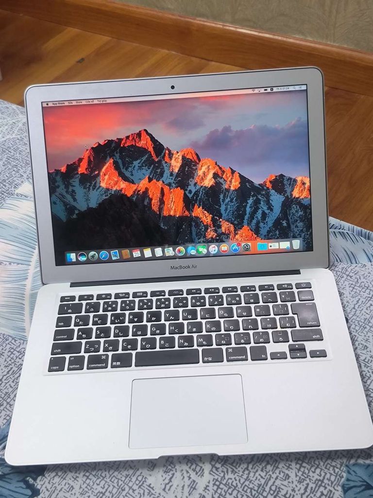 Apple MacBook Air 2017 i5 13 inch 8GB/SSD. Mua bán Laptop tại Quận 3 Tp Hồ Chí Minh được đăng bởi Linh Mai hình 1