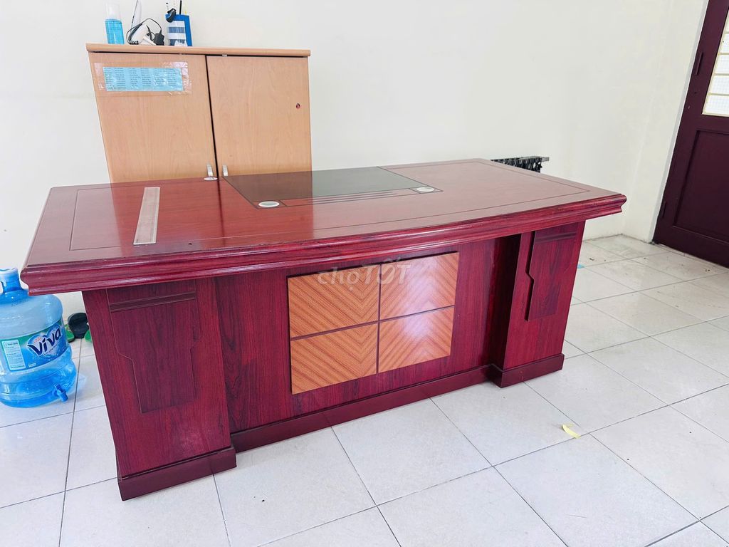 Bàn giám đốc Gỗ Nâu đỏ Sang trọng. Mua bán Bàn ghế tại Quận Đống Đa Hà Nội được đăng bởi Loan Nguyễn hình 1