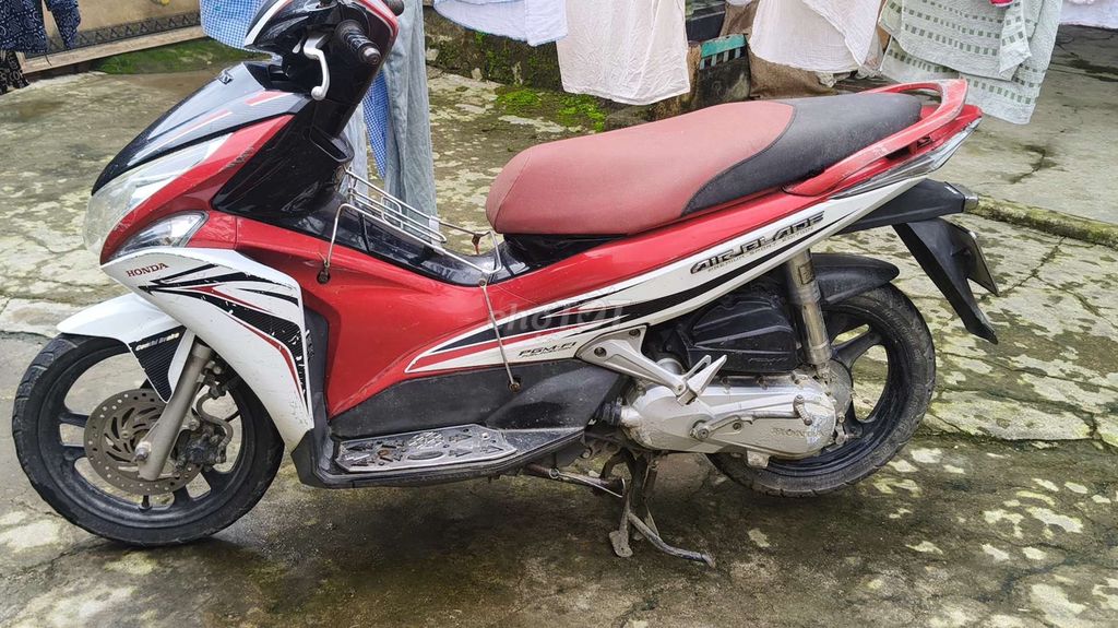 Honda Air Blade 2011 108cc Trắng-Đỏ-Đen. Mua bán Xe máy tại Huyện Hòa Vang Đà Nẵng được đăng bởi Châu Thương hình 6