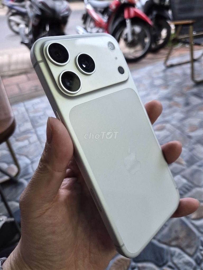 Apple iPhone 17 Pro Max 256GB Bạc. Mua bán Điện thoại tại Thành phố Đà Lạt Lâm Đồng được đăng bởi phong hình 1