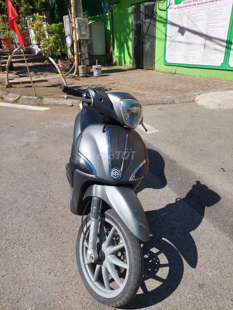 Скутер Piaggio Liberty, серый