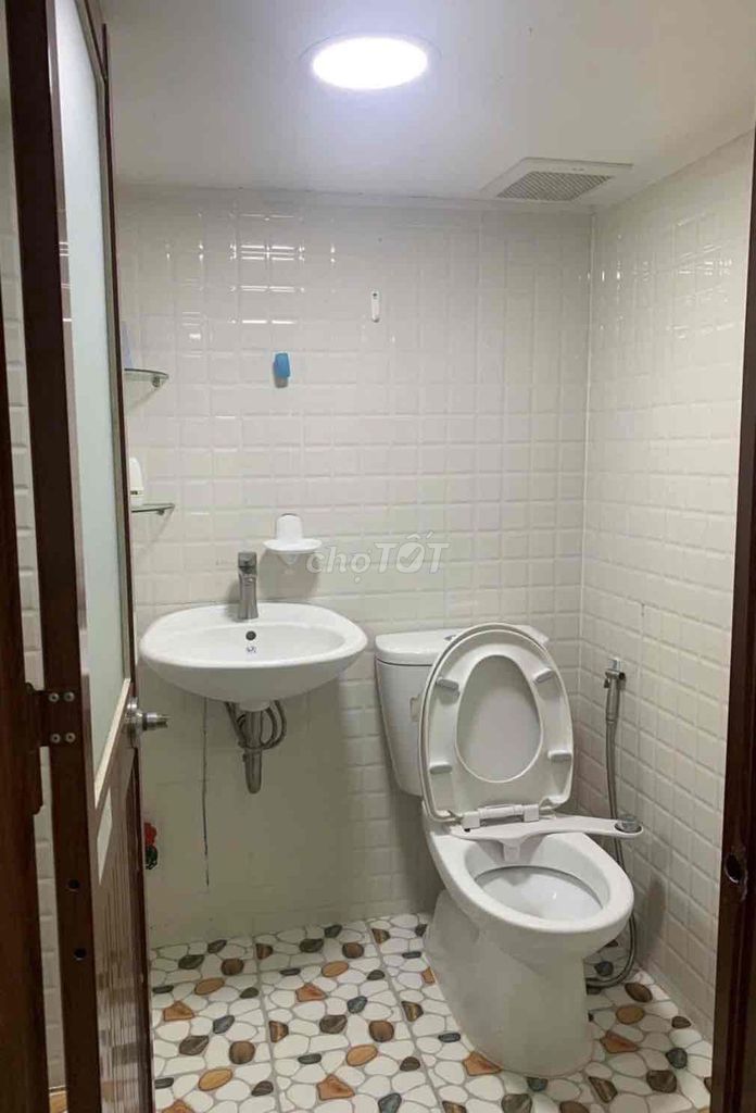 NHÀ ĐẸP XINH, 1 TRỆT 1 LẦU + 1 LỬNG SÂN THƯỢNG ở và đi làm OK