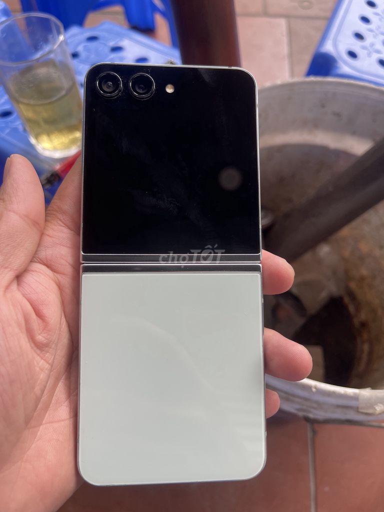 Samsung Galaxy Z Flip5 512GB Trắng Đã sử dụng. Mua bán Điện thoại tại Quận Nam Từ Liêm Hà Nội được đăng bởi Lê Long hình 1