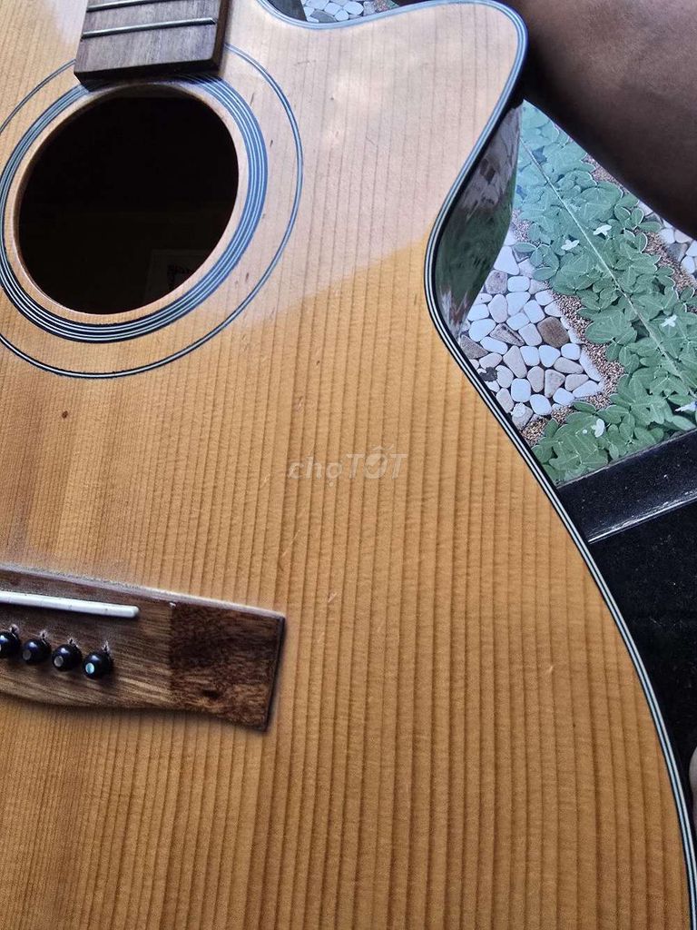 Đàn guitar gỗ nâu vàng. Mua bán Nhạc cụ tại Quận Cẩm Lệ Đà Nẵng được đăng bởi duyminh Nguyen hình 1